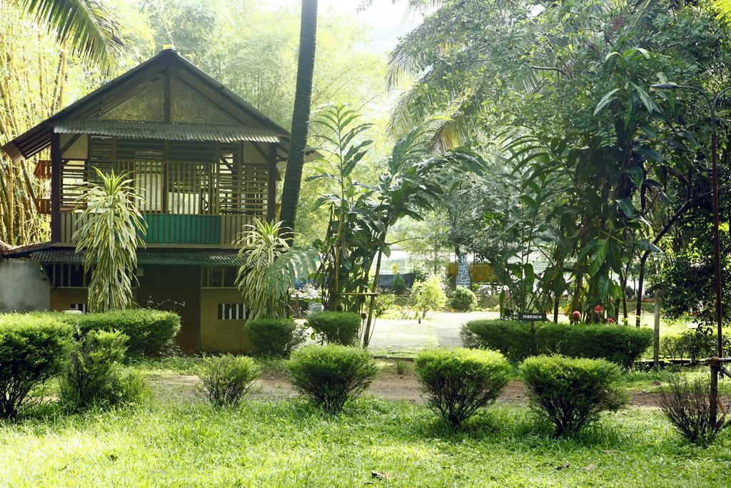 索玛鸟礁湖度假村 Kotamangalam 外观 照片