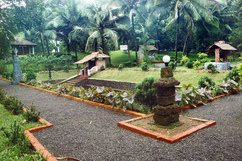 索玛鸟礁湖度假村 Kotamangalam 外观 照片