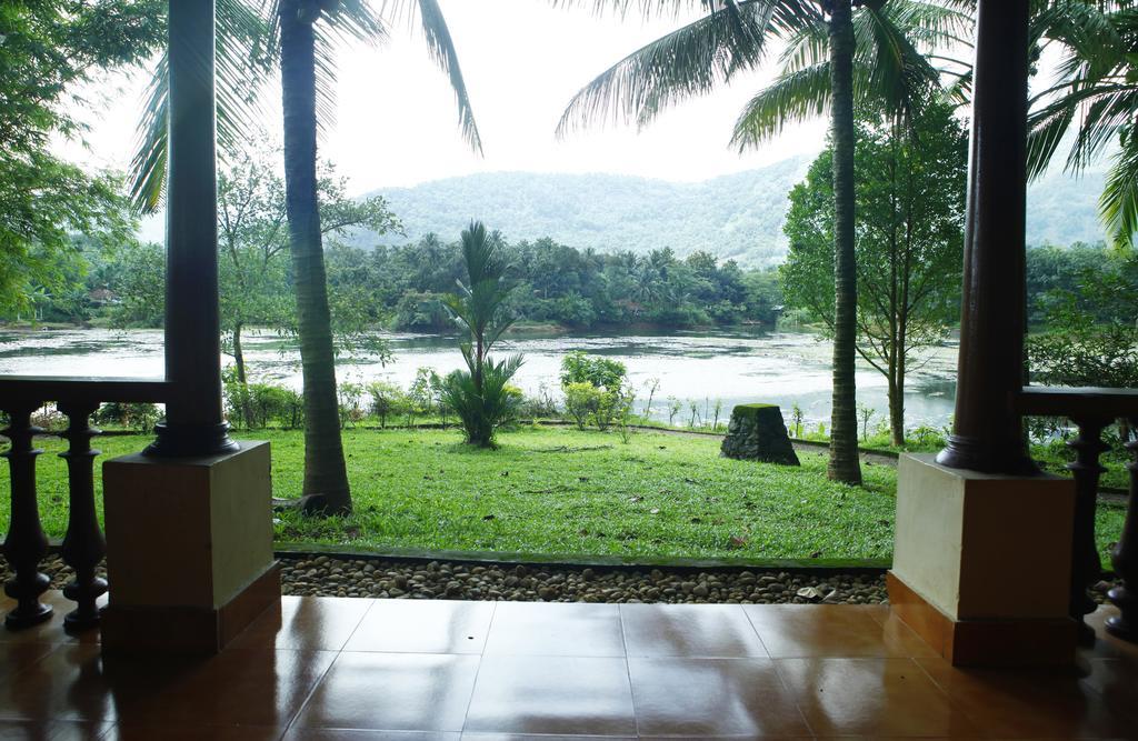 索玛鸟礁湖度假村 Kotamangalam 外观 照片