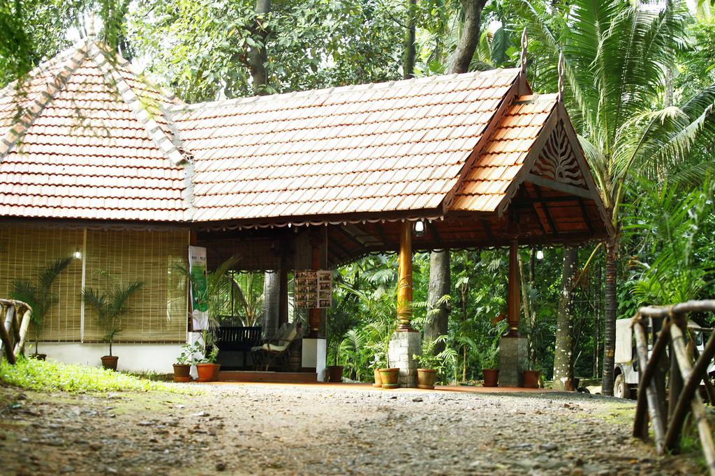 索玛鸟礁湖度假村 Kotamangalam 外观 照片
