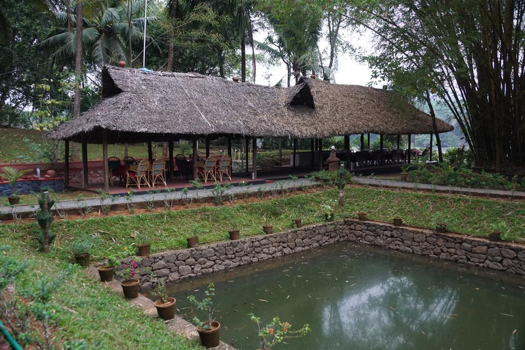 索玛鸟礁湖度假村 Kotamangalam 外观 照片