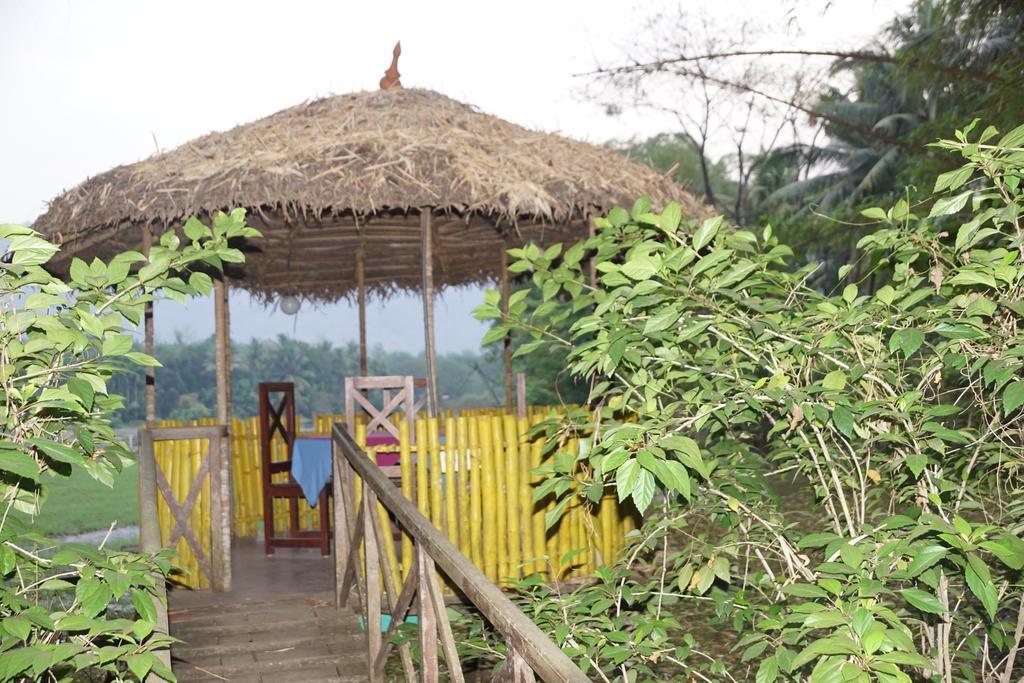 索玛鸟礁湖度假村 Kotamangalam 外观 照片