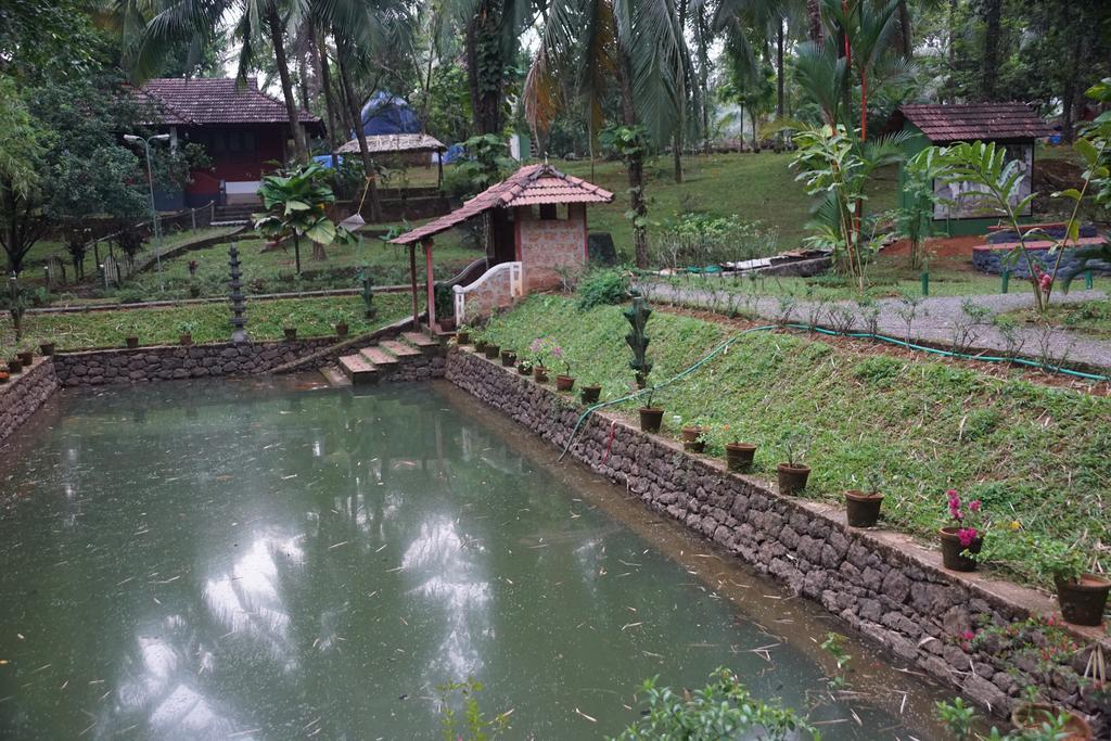 索玛鸟礁湖度假村 Kotamangalam 外观 照片