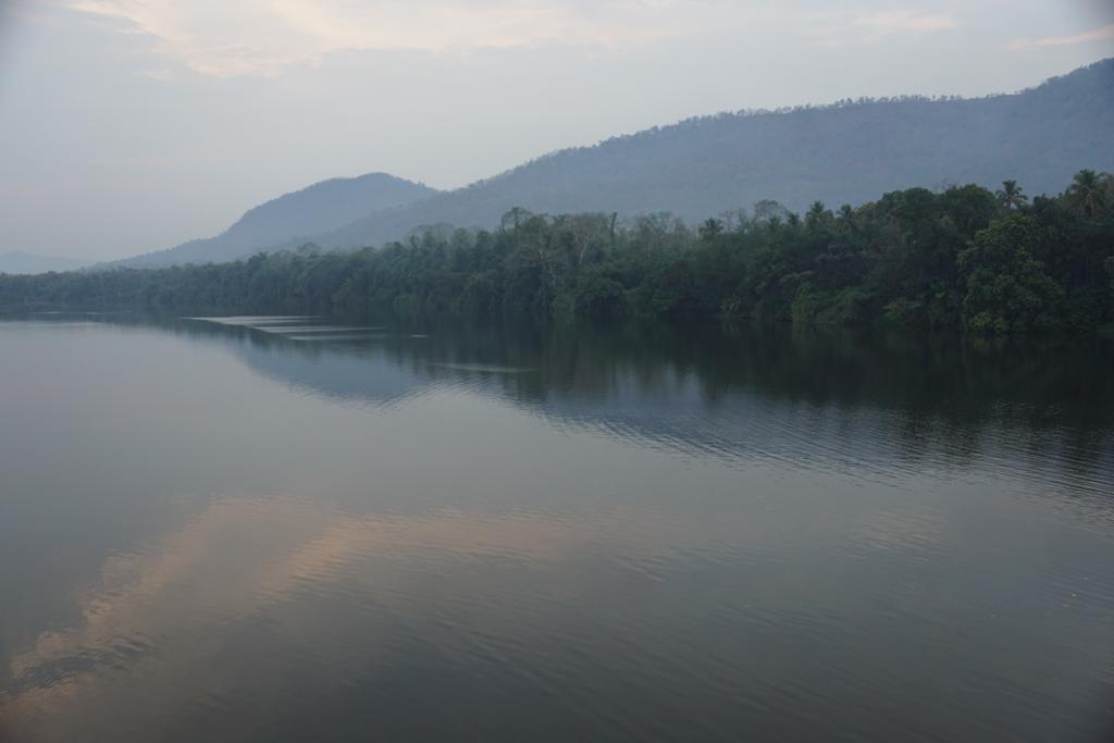 索玛鸟礁湖度假村 Kotamangalam 外观 照片