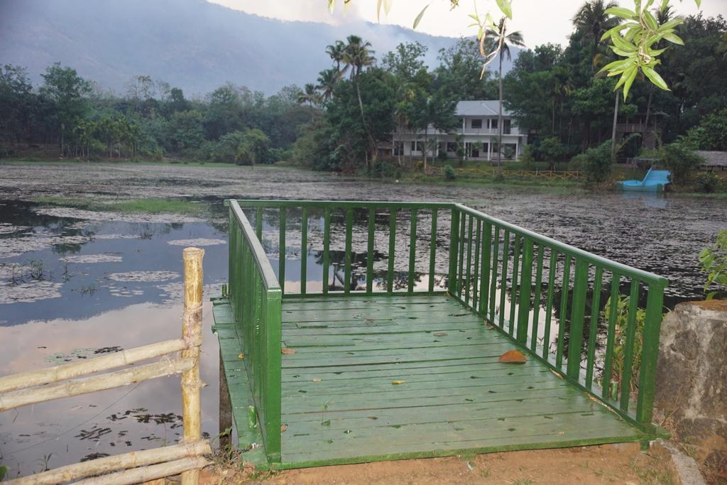 索玛鸟礁湖度假村 Kotamangalam 外观 照片